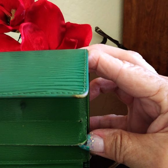 Louie Vuitton Epi Porte Feiulle - Picture 14 of 14